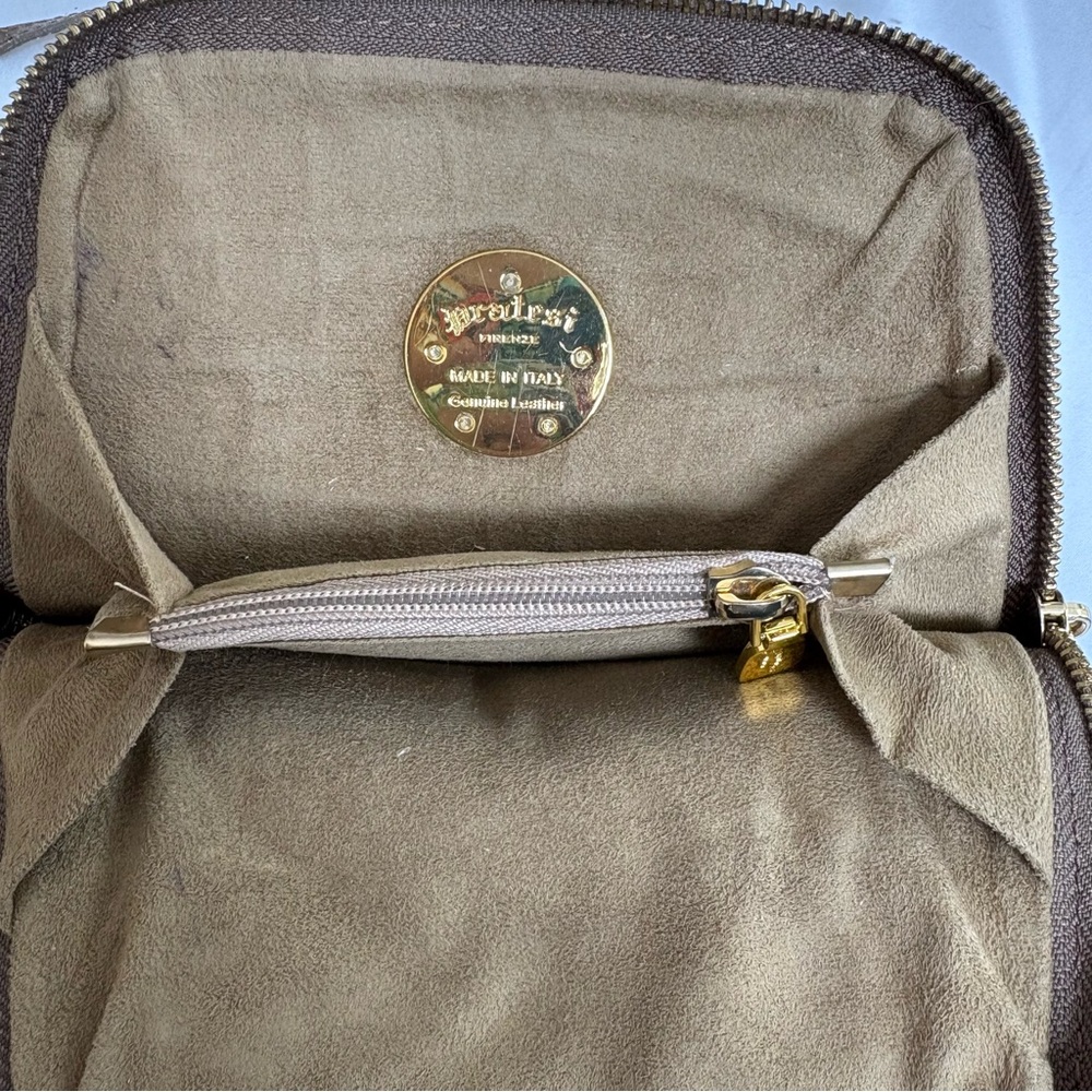Pratesi Firenze Italian Leather Crossbody - Picture 5 of 13